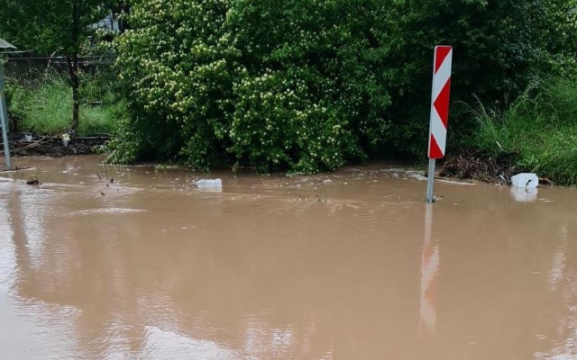 Отнесени коли и мостове: Частично бедствено положение в Божурище