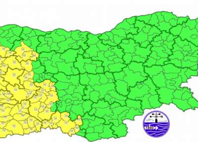 Жълт код за обилни валежи е обявен в осем области в страната утре
