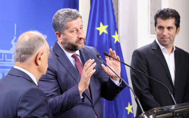 Христо Иванов аут от парламента. Изпратиха го със скандал