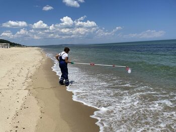 Няма отклонения от стандартите за качество на плажните води, убеждава служебната власт