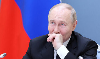 Кои са “най-добрите приятели на Путин” сред евродепутатите