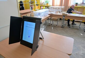 Слаб интерес към избори, които трудно ще променят нещо