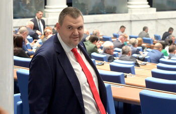 С шесткратно “Благодаря” към избирателите Пеевски обеща да оправдае доверието