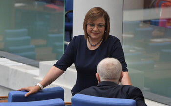 Контролната комисия на БСП ще решава има ли Нинова право да се кандидатира отново за лидер