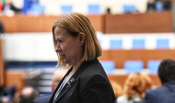 Предложението за кабинет на ГЕРБ е напълно неприемливо, заяви Надежда Йорданова
