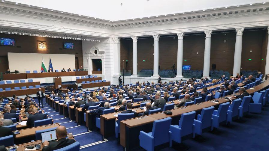 Напрежение в пленарната зала: Опозиция и управляващи с взаимни обвинения за еврозоната