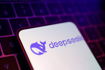 Какво е DeepSeek и защо предизвика трус в AI сектора