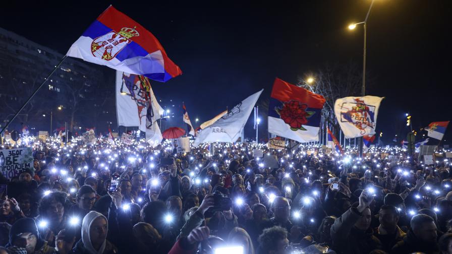 Студентите в Сърбия прекараха нощта по улиците на Нови Сад (СНИМКИ)