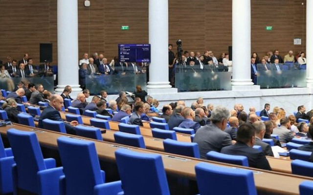 Парламентът решава съдбата на четирима депутати от "Възраждане"