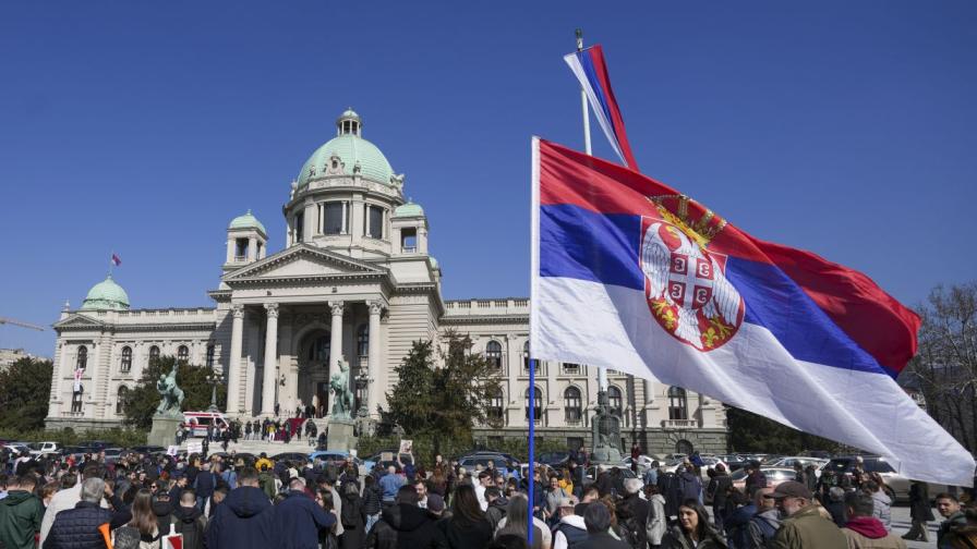 Кола се вряза в протестиращи в Белград, има ранени