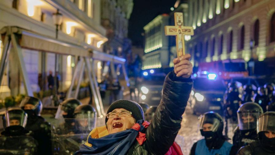 Протести в Букурещ след анулирането на кандидатурата на Джорджеску 