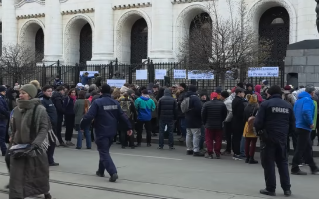 Протест пред Съдебната палата заради битите метеоролози от Мургаш