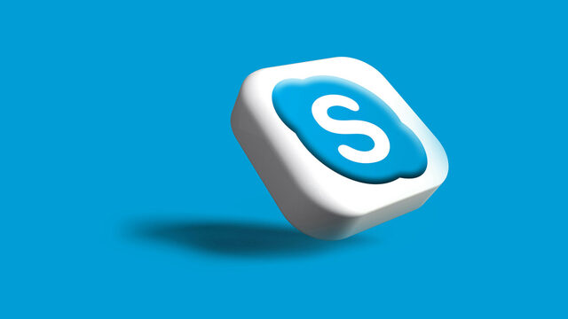 Microsoft спира Skype през май