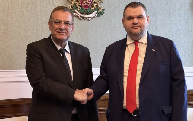 Чакъров се отказа от делото за изключване на Пеевски от ДПС