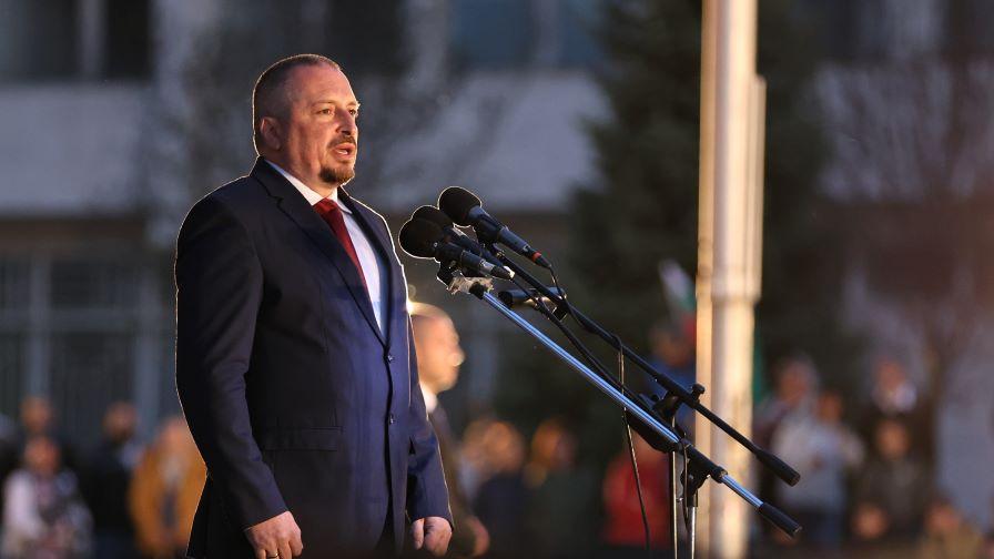 Кметът на Панагюрище: Днес губим всичко, за което бунтовниците ни умряха