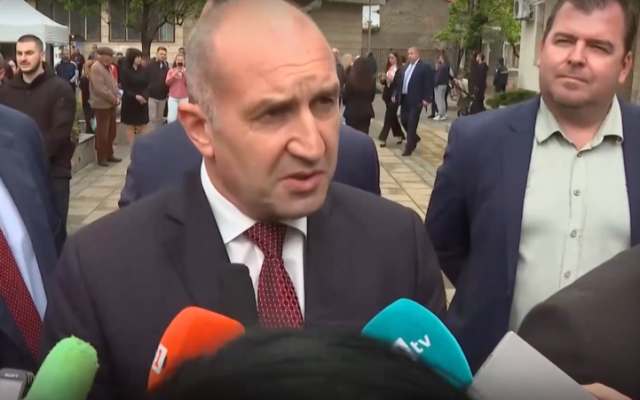 Президентът: Властта отказва да чуе гласа на хората, страхуват се да се допитат до народа