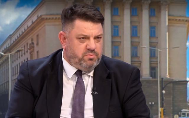 Зафиров: Депутати с повдигнати обвинения трябва сами да дадат имунитета си