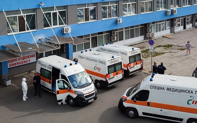 Страшна трагедия! Кола блъсна и уби бебе в Бургас, близките окупираха болницата