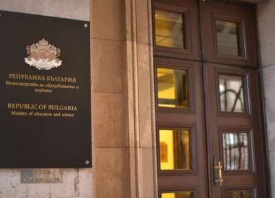 Забрана на телефоните в училище и още редица промени в Закона предлагат от МОН