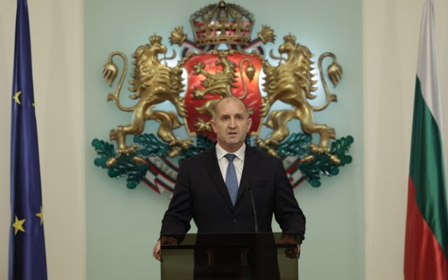 Румен Радев внесе предложението за референдум в Народното събрание