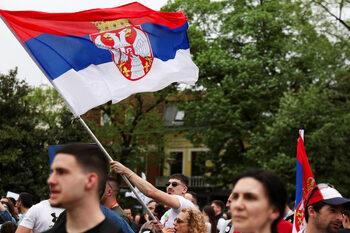Студенти и синдикати в Сърбия излизат заедно на протест пред правителството