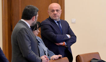 Томислав Дончев не вижда смисъл от искане на импийчмънт на президента