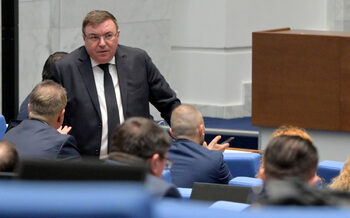 Управляващите приемат законодателна програма и решават какво да правят с референдума