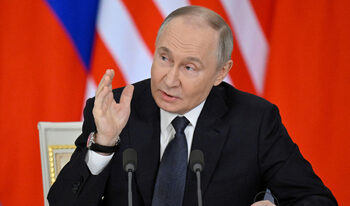 Путин рязко понижи нивото на делегацията за Истанбул и остава в Москва, Тръмп се прибира