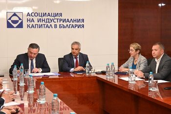 Работодателска организация подписа споразумение с Узбекистан за наемане на работници