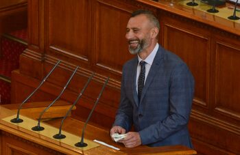 Калин Вельов напуска поста си в министерството на културата