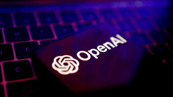 OpenAI купи стартъп на проектанта на iPhone, за да промени работата с изкуствения интелект
