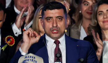 Партията на Симион би спечелила убедително избори в Румъния, ако се гласува сега