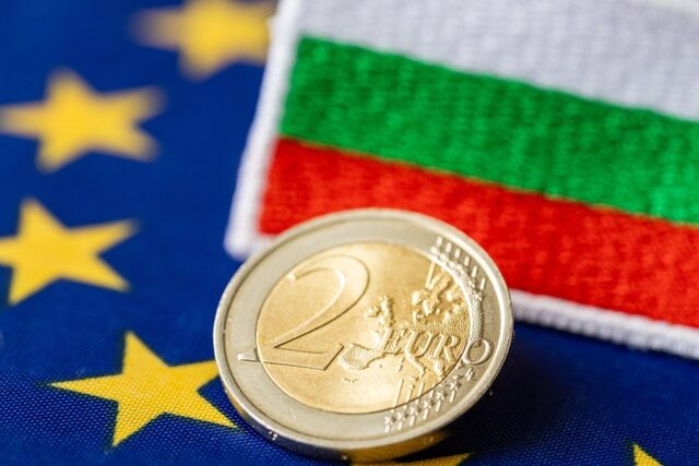 Българите остават разделени за еврозоната