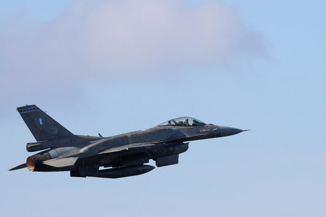 Войната | САЩ (про)дават на Украйна нелетящи F-16 за резервни части