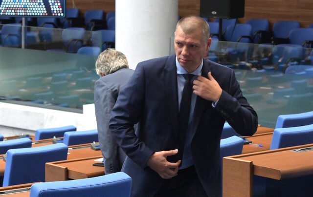Взимат ли по две заплати в КПК и КОНПИ?
