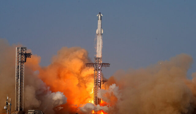 Бизнес глобус: Starship на SpaceX не успя да изстреля сателити и се разпадна; Nvidia с ускорени доставки на AI сървъри