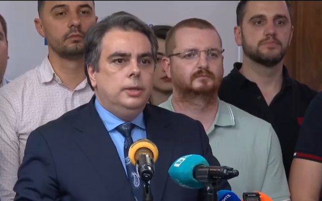 Асен Василев обяви смяна на ръководството и нови правила след скандала с Кирил Петков