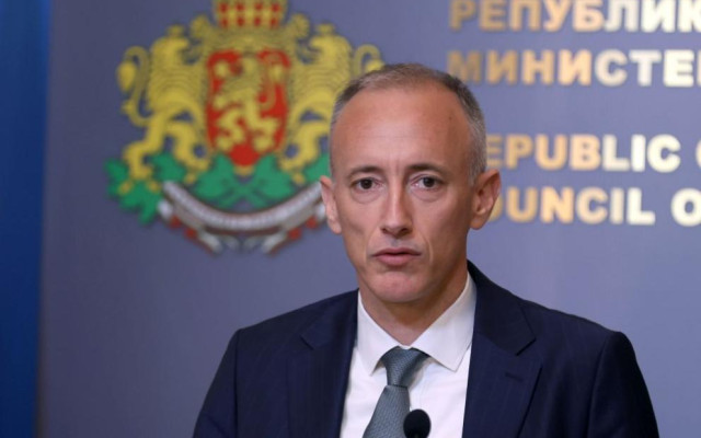 Просветният министър представя важни точки в образованието, приети по време на заседанието на МС