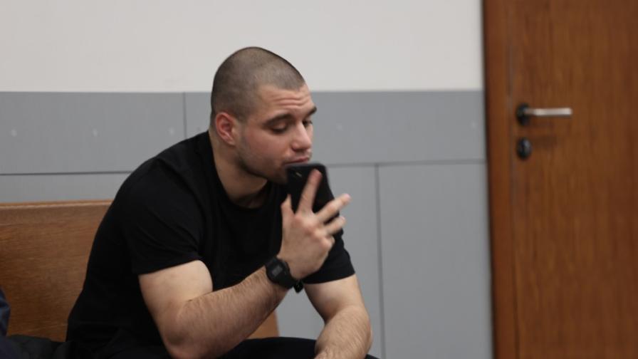 Издирваният прокурорски син Васил Михайлов направи видео обръщение