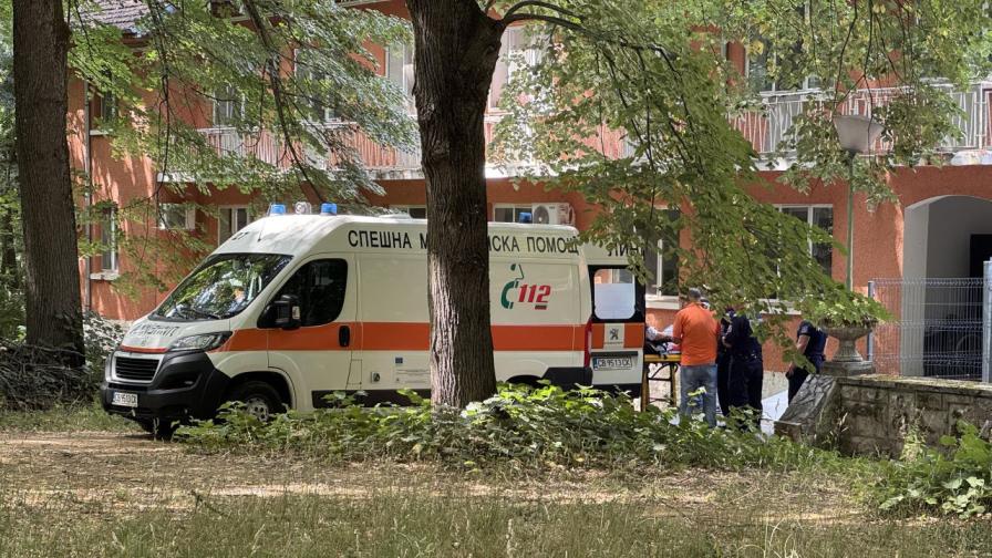 „Не е дом на ужасите“: Изведоха над 50 души от частен хоспис край Русе