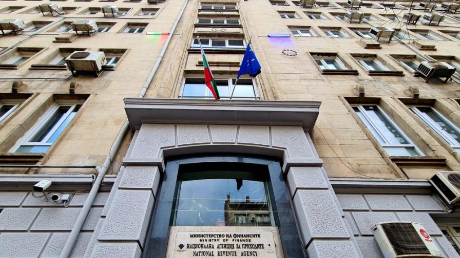 Изтича крайният срок за плащане на данъци от фирмите и търговците