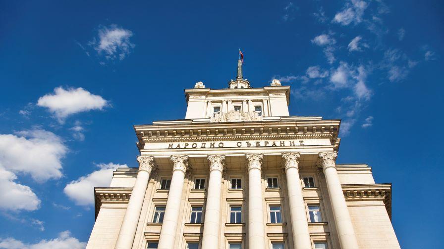 Политическите реакции у нас след ударите на САЩ по Иран