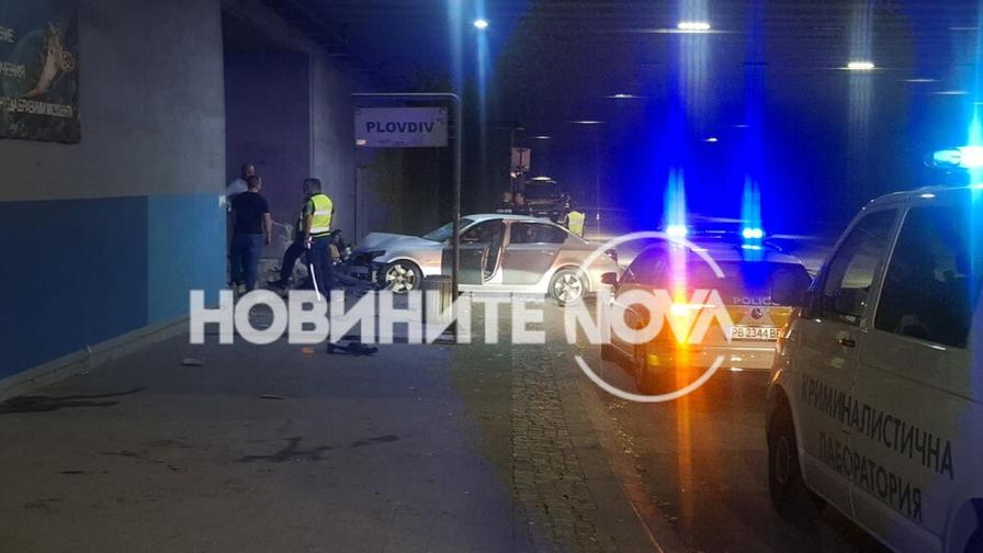 Кола помете трима пешеходци в Пловдив, един в болница