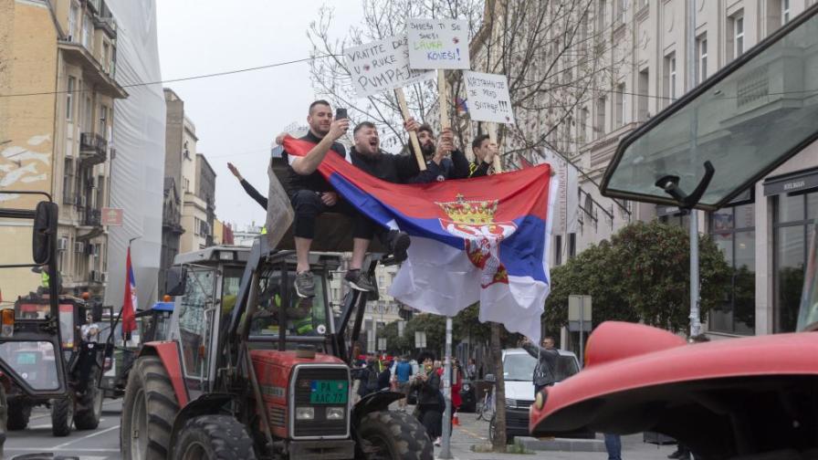 „Ще се видим на Видовден“: Огромен студентски протест за сваляне на властта в Сърбия