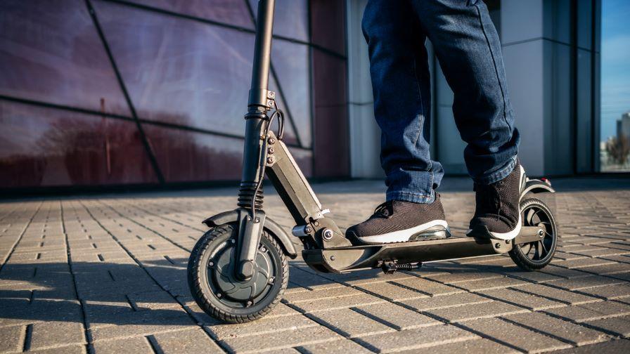 Микробус удари тротинетка в София, 14-годишен пострада тежко