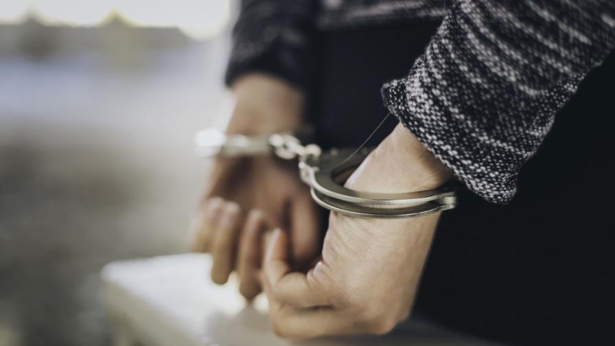 Задържаха мъж, подтикнал 13-годишно дете към самоубийство онлайн