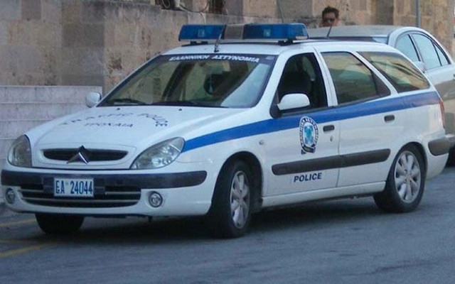 Бг родители зарязаха 4те си деца в Солун, гръцката полиция ги дири