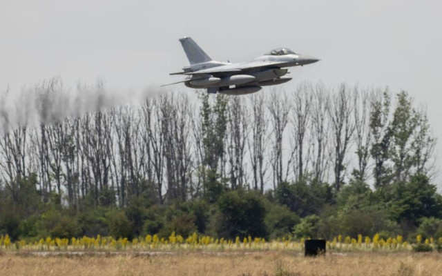 Адм. Ефтимов за българските F-16:  Купихме самолет за война