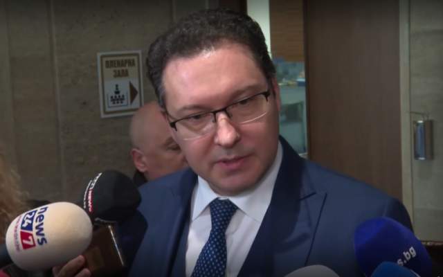 Разправии във властта заради искането за оставка на Митов и липсата на нов главсек на МВР (ОБЗОР)