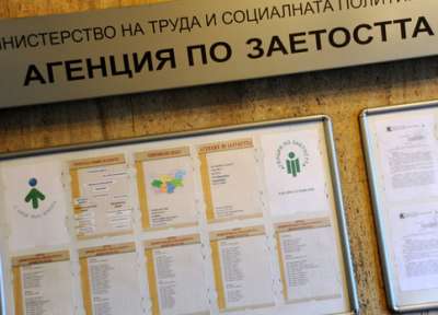 Проект дава възможност за платена практика и постоянна работа за 10 000 младежи